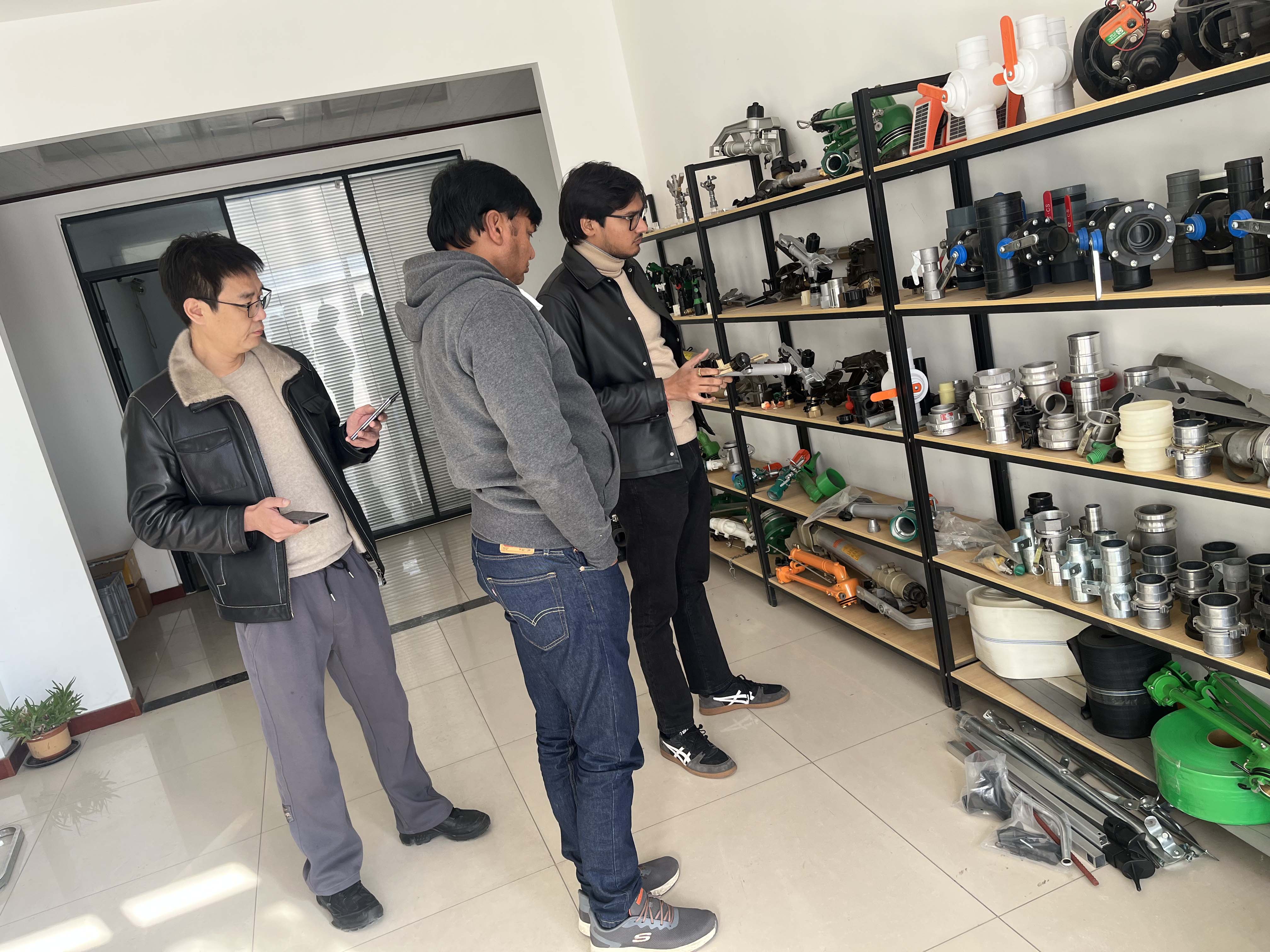 信阳NS40 涡轮喷枪获客户青睐 洽谈批量合作